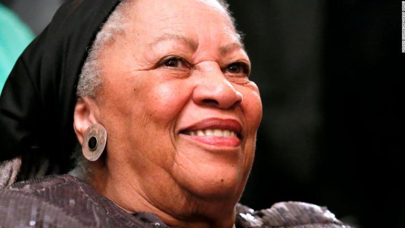 Toni Morrison, escritora estadounidense, ganadora del Premio Pulitzer en 1988 — "Mi mundo no se encogió porque era una escritora negra. Se hizo más grande".