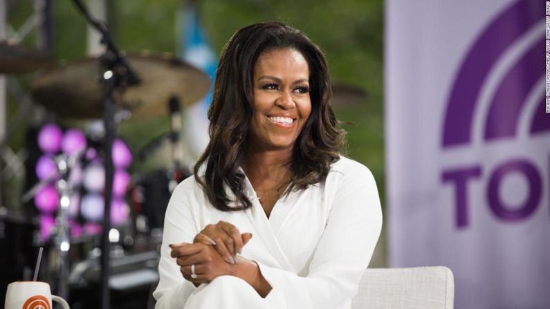 Michelle Obama, ex primera dama de EE.UU. (2009-2017) —"El futuro de nuestro mundo es tan brillante como el futuro de nuestras niñas".