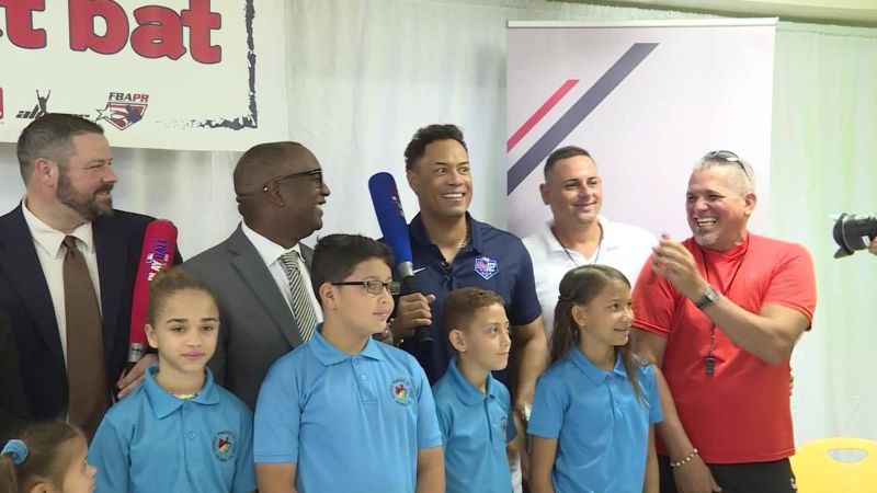 Así fue la visita del beisbolista roberto alomar a salinas, puerto rico | cnn