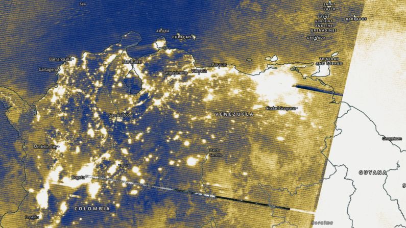 Las imágenes de satélite de la NOAA y la NASA muestran lo expansivo que fue el apagón. Así se veía Venezuela desde el espacio antes del apagón.