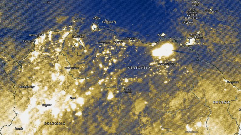 La imagen parece mostrar que las principales franjas del país se oscurecieron en la noche de este 7 de marzo. En la ciudad capital Caracas, se ve más oscuro. Lo mismo es evidente en casi todas las ciudades importantes de Venezuela.