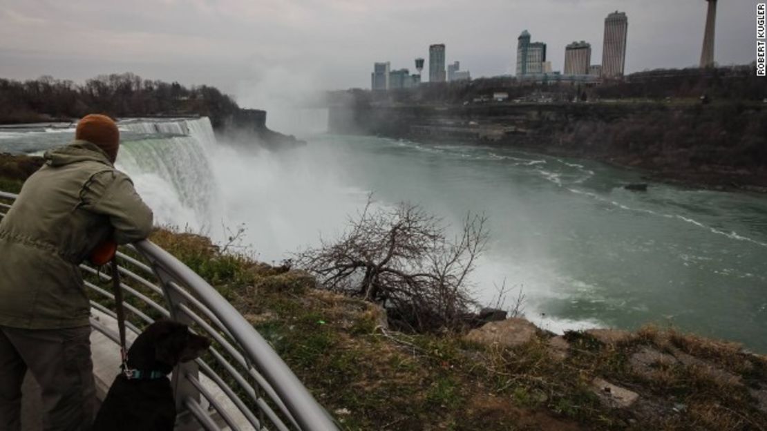 CNNE 623feb90 - 160713132656-belle-niagara-falls-story-top