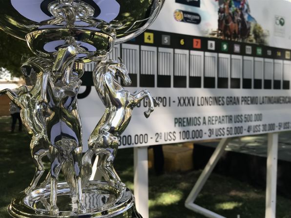 El trofeo del Gran Premio Latinoamericano.