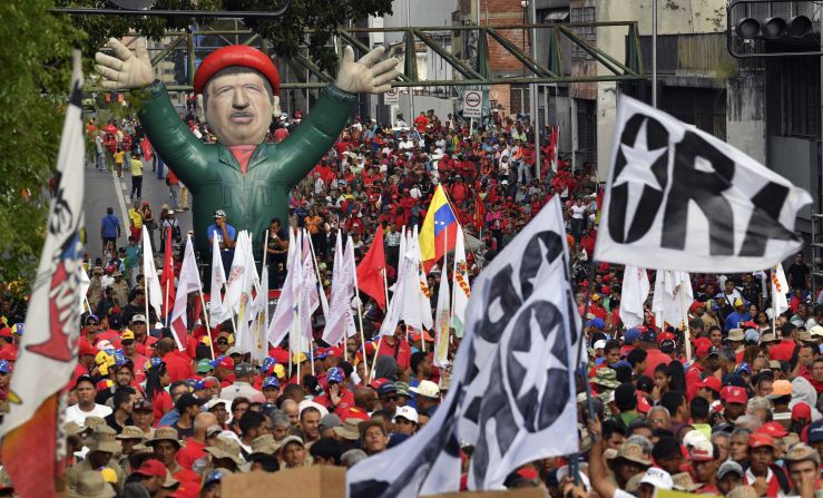 Una vista panorámica de los asistentes al mitin organizado en los exteriores del Palacio de Miraflores, en respaldo a Nicolás Maduro.