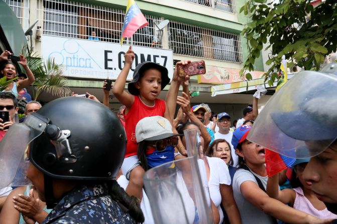 Los niños también participaron en las manifestaciones cuyo punto central de concentración fue la Avenida Victoria de Caracas.