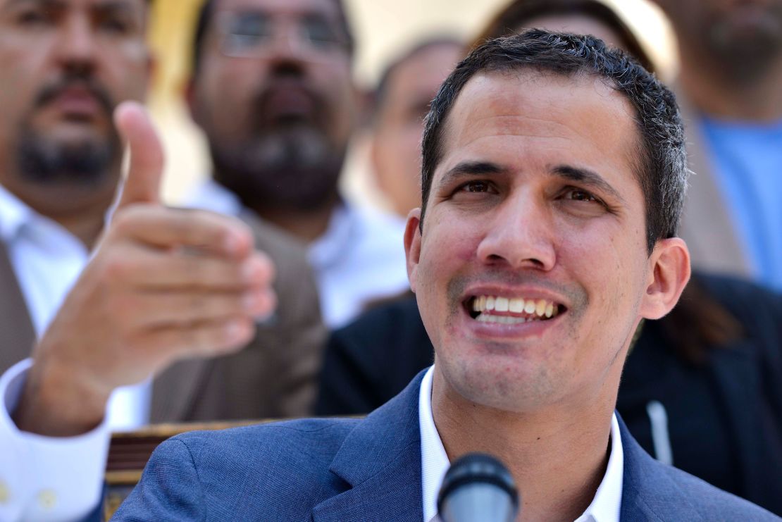 Juan Guaidó, durante una conferencia de prensa en Caracas, este domingo.