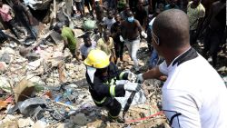 CNNE 625679 - derrumbe en edificio que tenia una escuela en nigeria