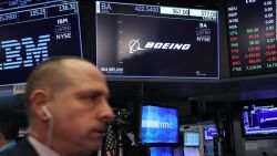 CNNE 625774 - acciones de boeing pierden us$27-000 millones en valor de mercado