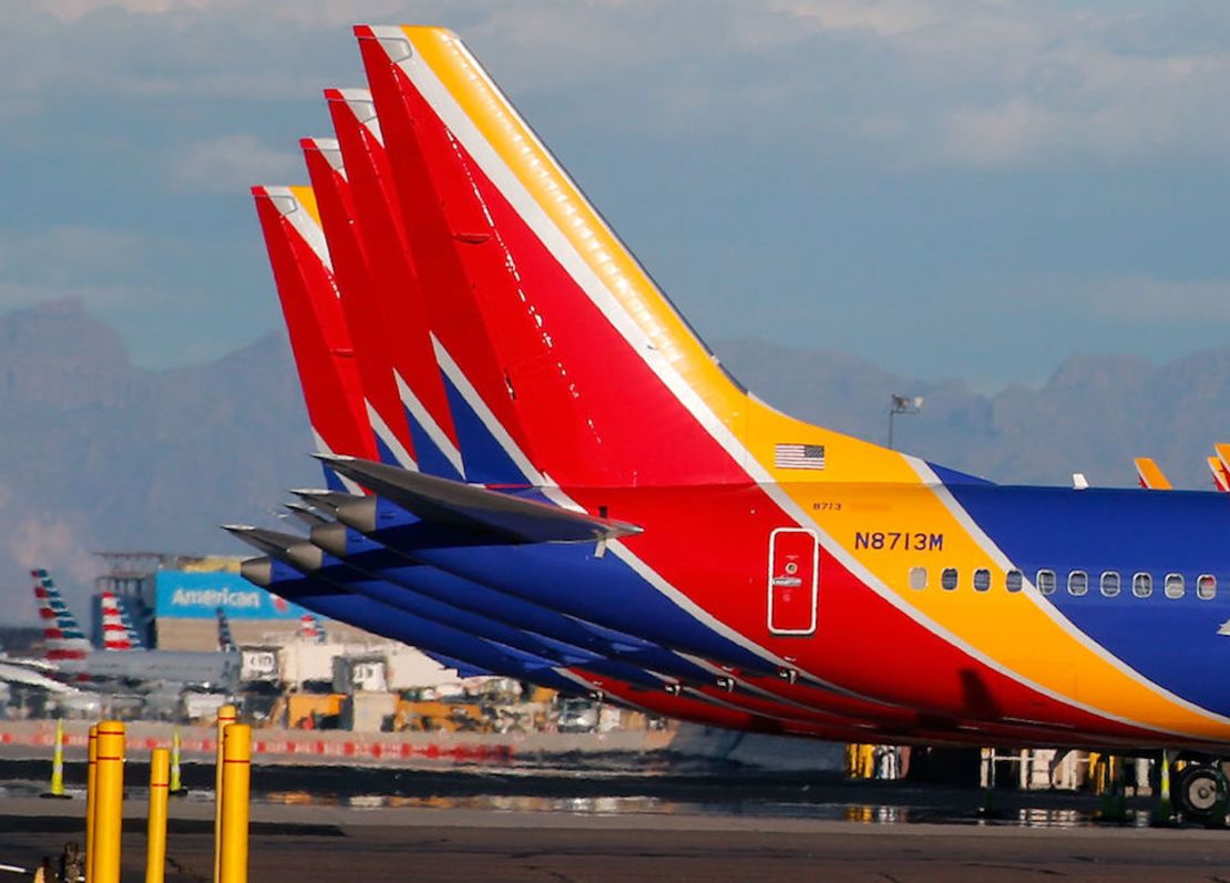 Un grupo de aviones Boeing 737 MAX 8 de Southwest Airlines en el aeropuerto de Phoenix, Arizona.