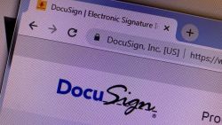 CNNE 626824 - docusign cerro negativo en su primer ano en la bolsa