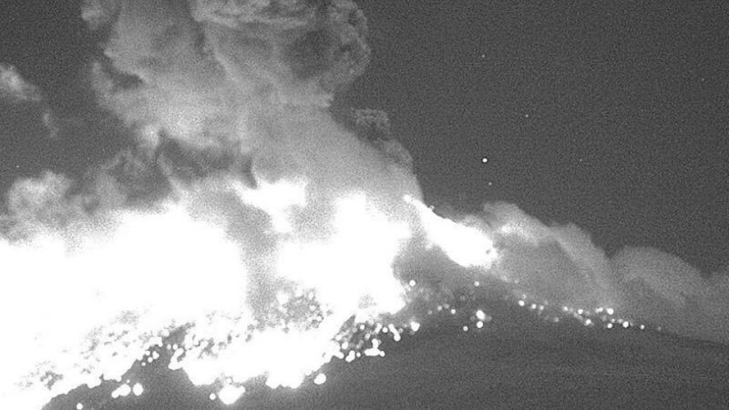México: se registra fuerte explosión en el volcán popocatépetl | cnn