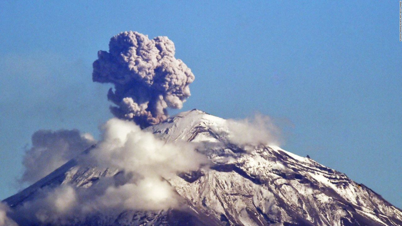 CNNE 627649 - mexico- violenta erupcion del volcan popocatepetl