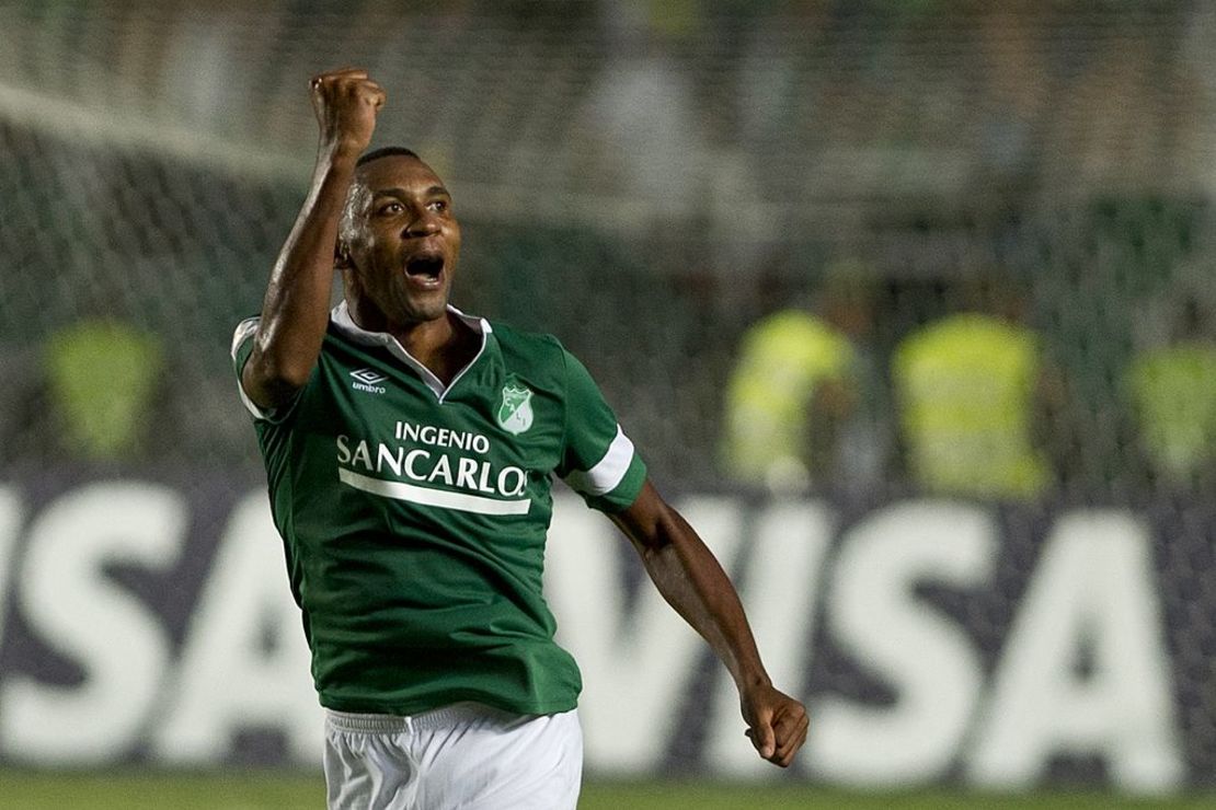 Jhon Viáfara durante un partido con el Deportivo Cali, en febrero de 2014, celebra un gol contra el Cerro Porteño de Paraguay.