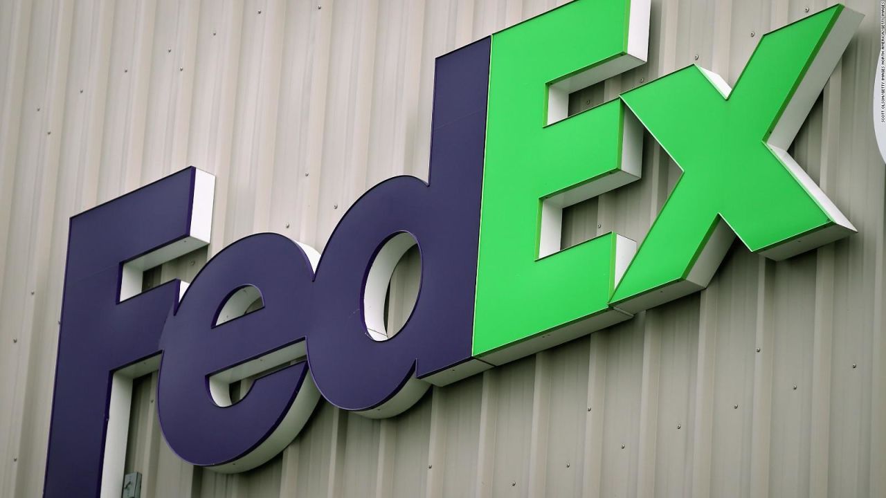 CNNE 628349 - fedex reporta caida en ventas y ganancias en el tercer trimestre