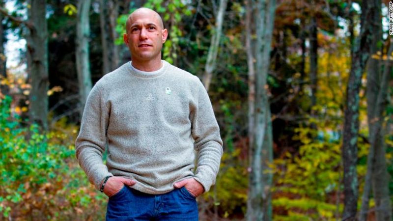 Padre de víctima de la masacre de sandy hook muere en aparente suicidio | cnn