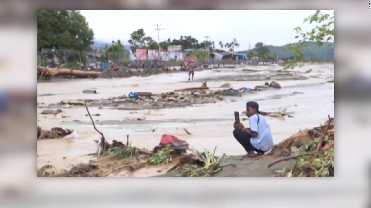 CNNE 629966 - indonesia sufre fuertes inundaciones con 113 muertos