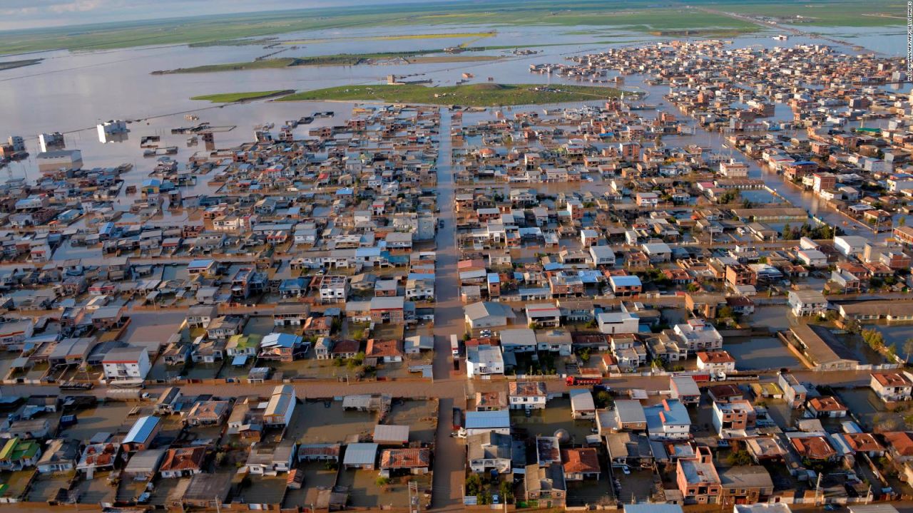 CNNE 630039 - inundaciones y deslaves en iran