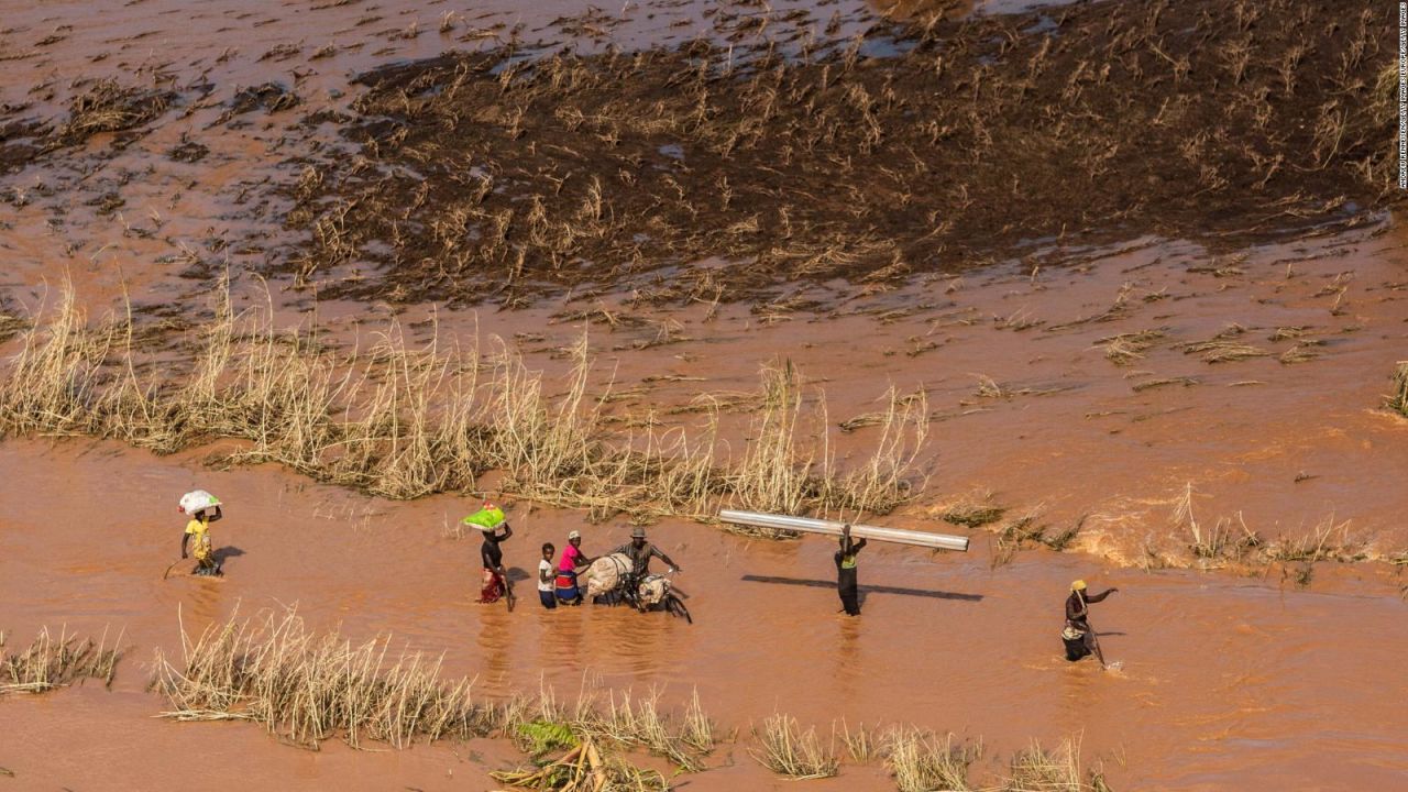 CNNE 630343 - dron muestra la destruccion del ciclon idai en mozambique