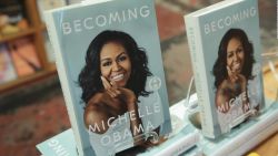 CNNE 630573 - penguin random house gana con las memorias de michelle obama