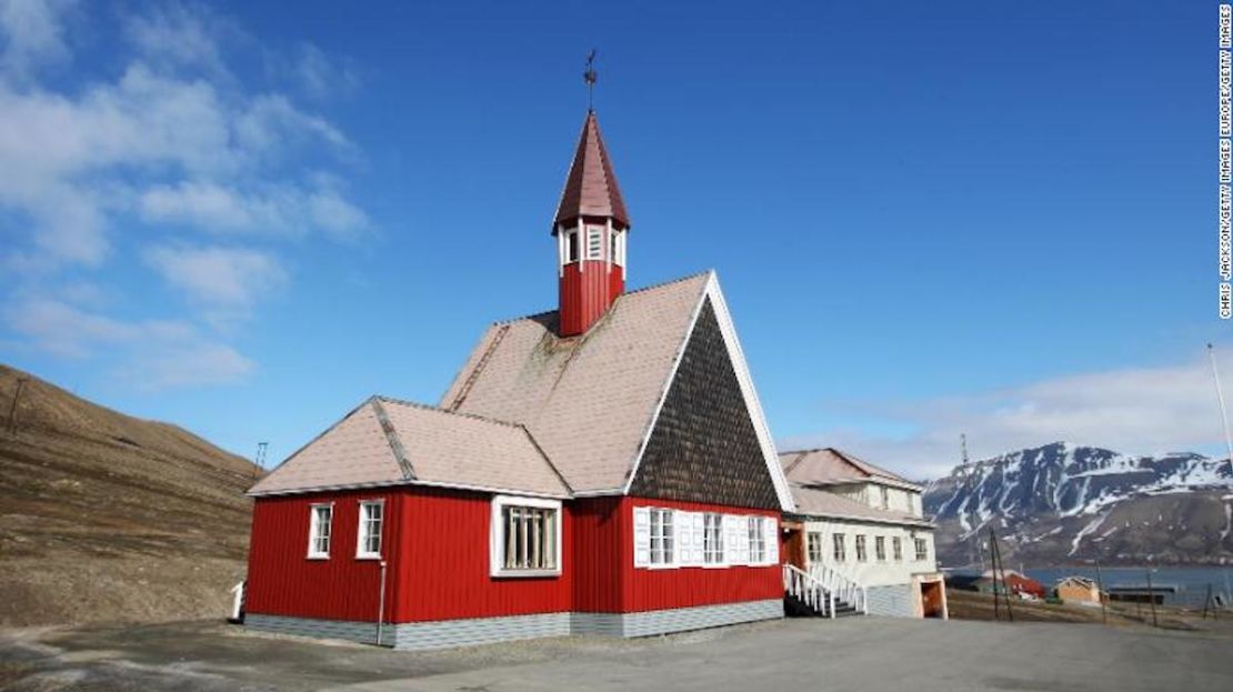 En Longyearbyen está ubicada la iglesia más al norte del mundo. Ha sido designada como uno de los primeros edificios que Statsbygg renovará.