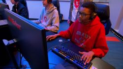 CNNE 631085 - videojuegos en las escuelas secundarias