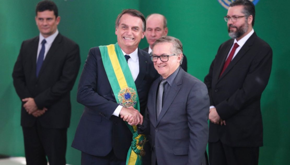 El presidente de Brasil Jair Bolsonaro nombró al colombiano Ricardo Vélez Rodríguez, que es nacionalizado brasileño, como su ministro de Educación en enero de 2019.