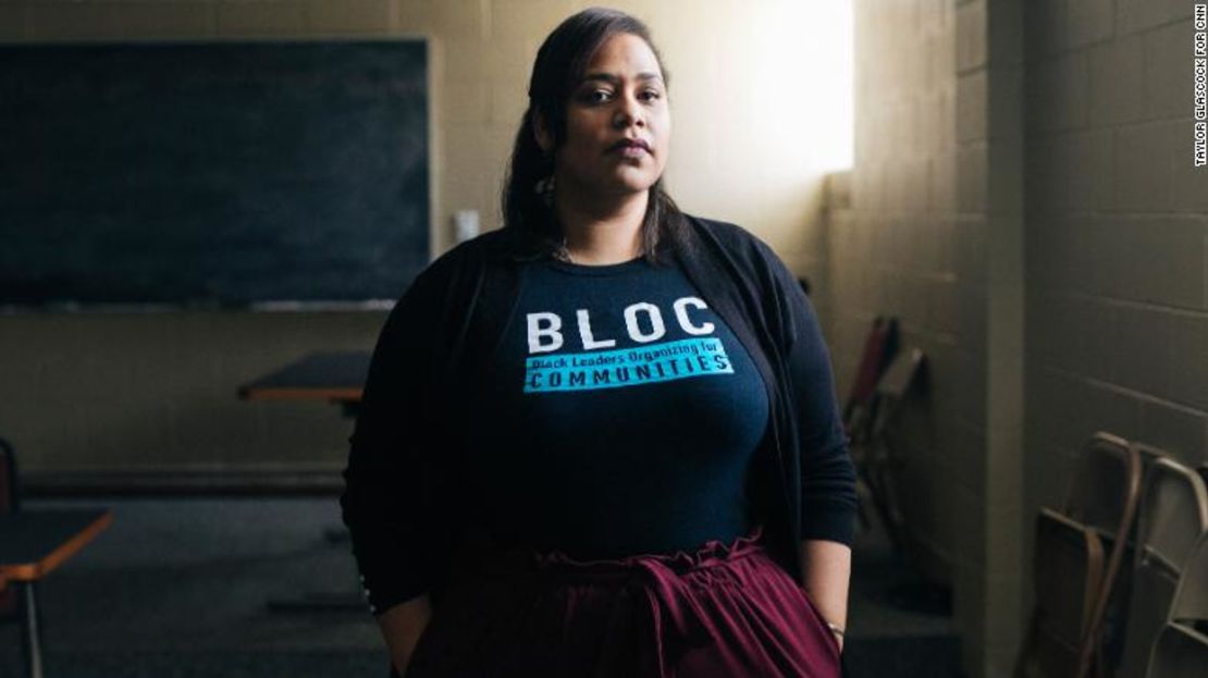 Angela Lang es la directora ejecutiva de BLOC (Black Leaders Organizing Communities) en Milwaukee, Wisconsin. "Esto no es algo que surja porque hay muchas otras cosas con las que la comunidad negra y la gente de clase trabajadora se enfrentan a diario y que la gente simplemente no se siente conectada con eso", dice.