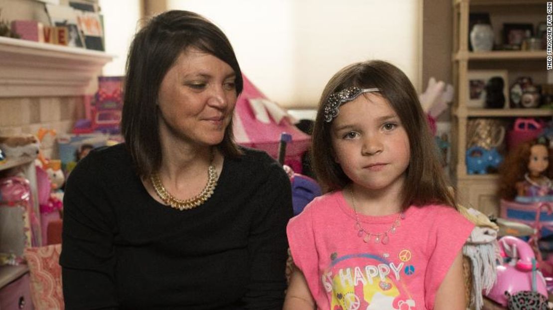 Rebecca Arthur y su hija de 5 años, Ivy, en su casa en Westminster, Colorado.