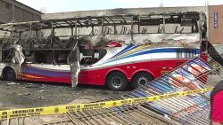 CNNE 632533 - incendio de autobus en lima deja varios muertos