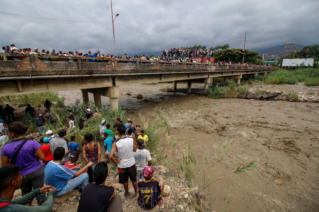 CNNE 633030 - colombia-venezuela-crisis-border