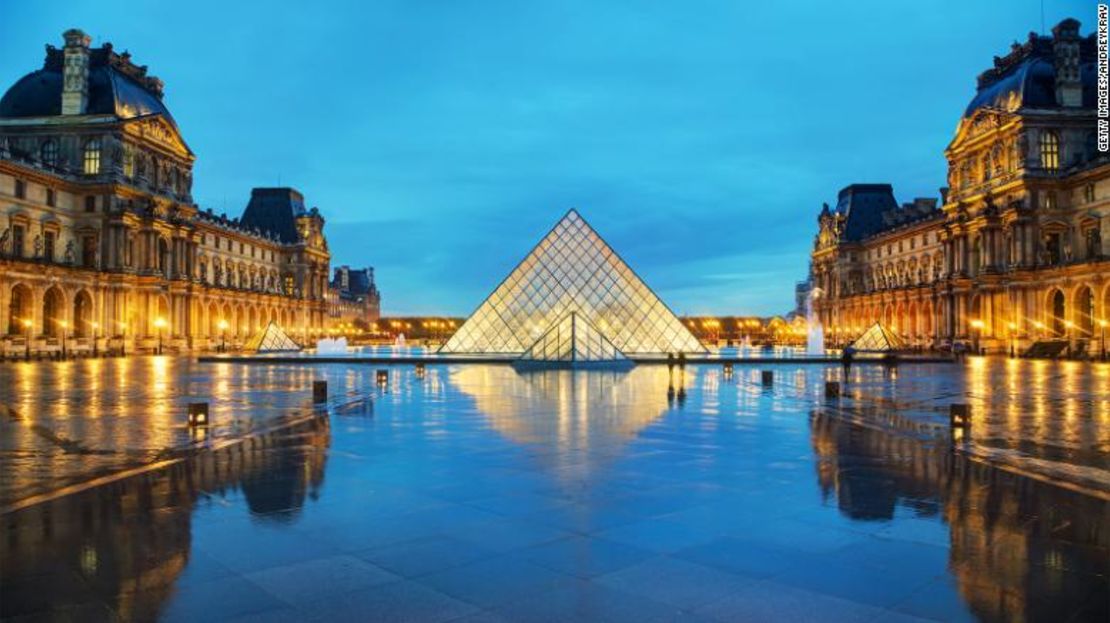 El Museo de Louvre en París.