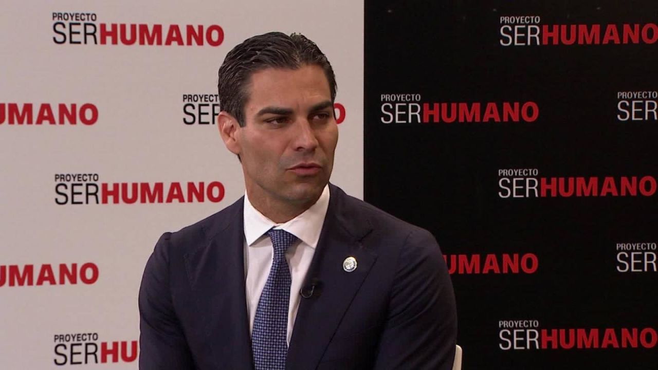 CNNE 634606 - francis suarez, alcalde de miami, cuenta en proyecto ser humano como trabaja contra la discriminacion social