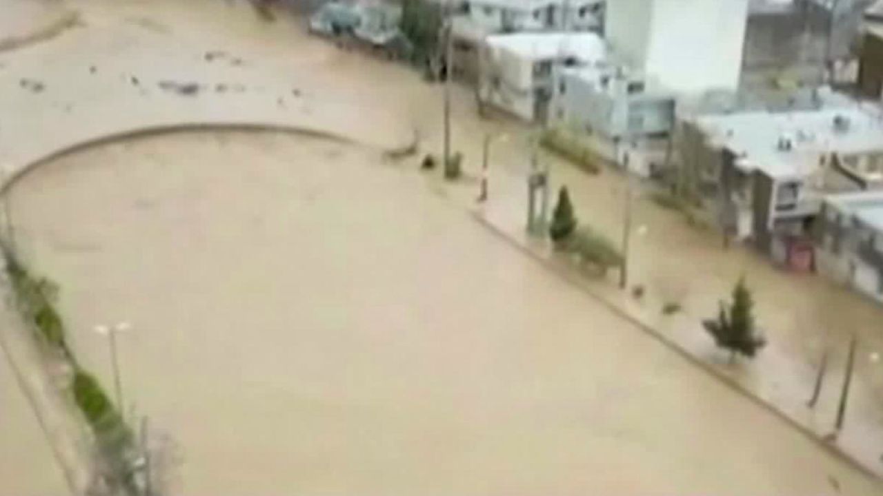 CNNE 634720 - inundaciones en iran deja al menos 70 muertos