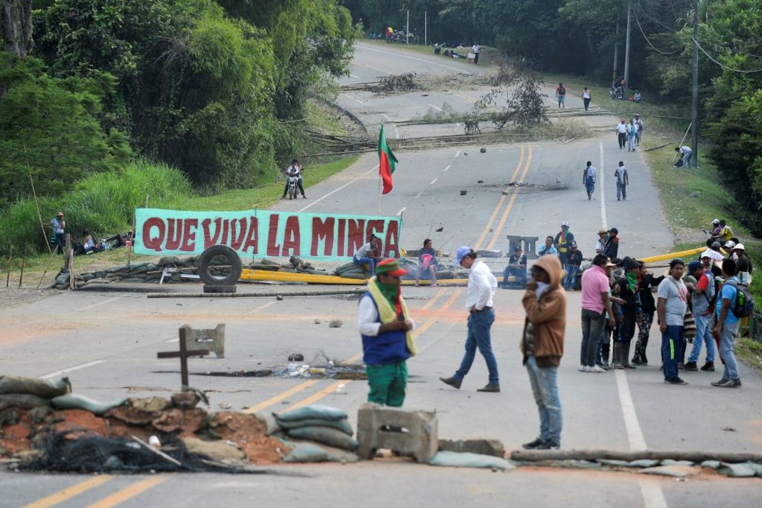 Bloqueos de la vía Panamericana durante la protesta indígena que pedía varios acuerdos sobre territorio, democracia, justicia, seguridad y paz, en el departamento de Cauca, en el suroccidente de Colombia.