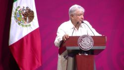 CNNE 635425 - amlo habla del tren maya en el tianguis turistico