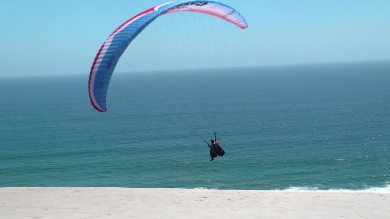 CNNE 635464 - en parapente, con el multicampeon chileno victor "bicho" carrera