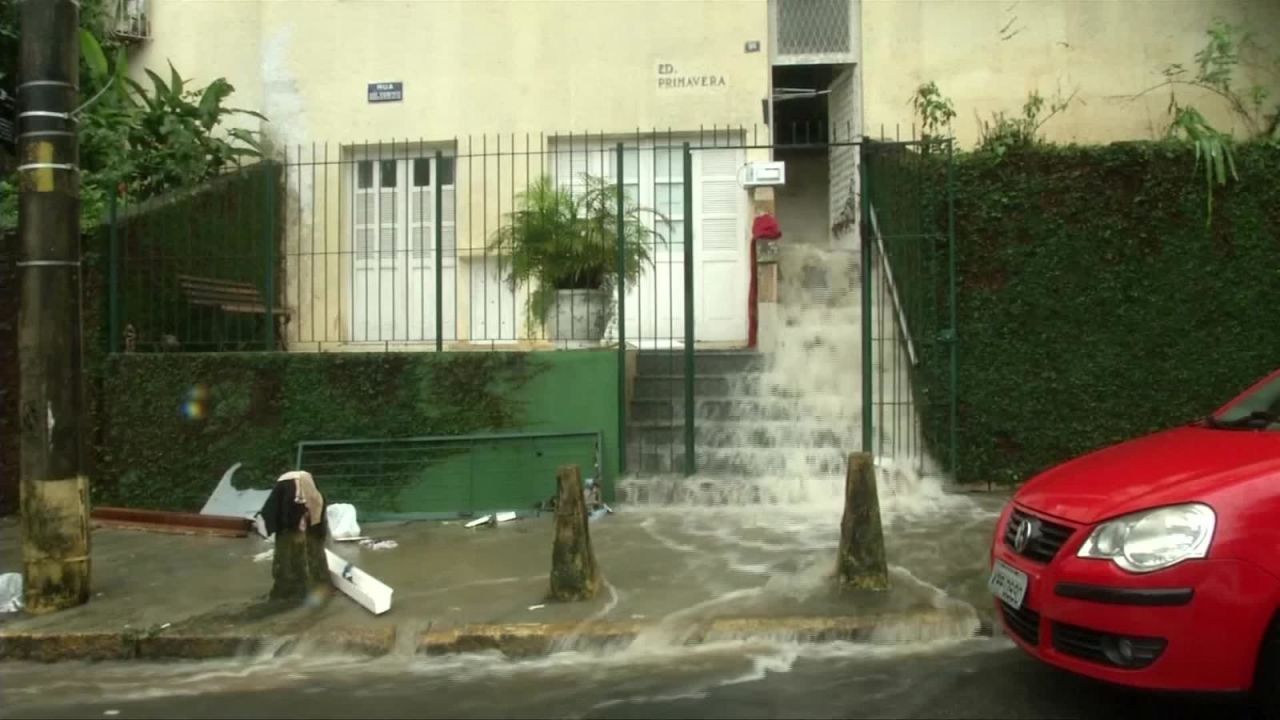 CNNE 635537 - lluvias dejan al menos 3 muertos en rio de janeiro