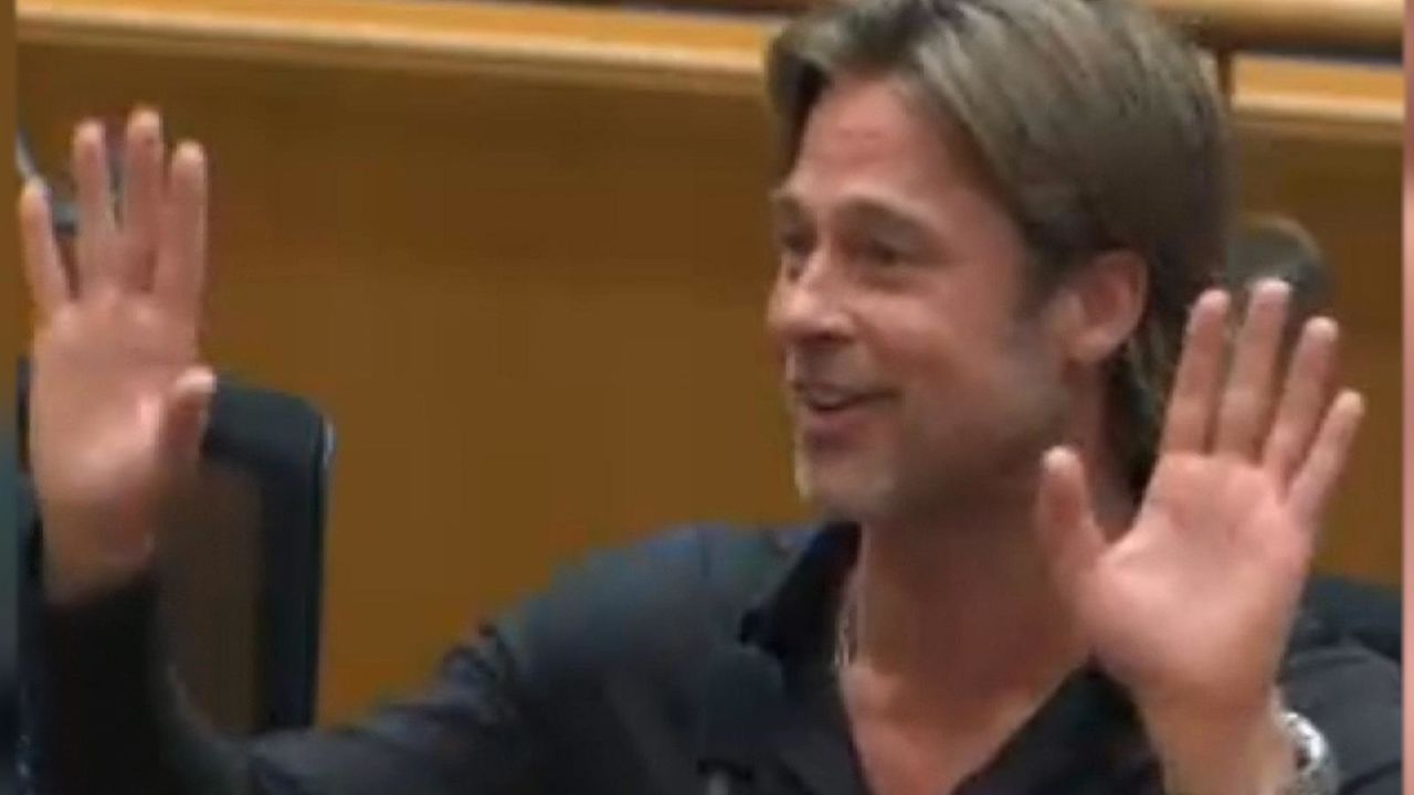 CNNE 635877 - interrumpen a brad pitt durante su discurso