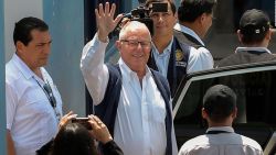 CNNE 636130 - #hechodeldia detienen a pedro pablo kuczynski, expresidente de peru