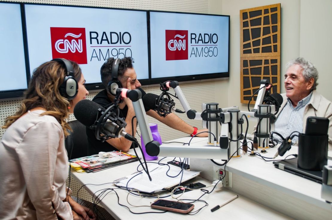 Pía Shaw, Ángel de Brito y Antonio Gasalla. Foto de CNN Radio Argentina.