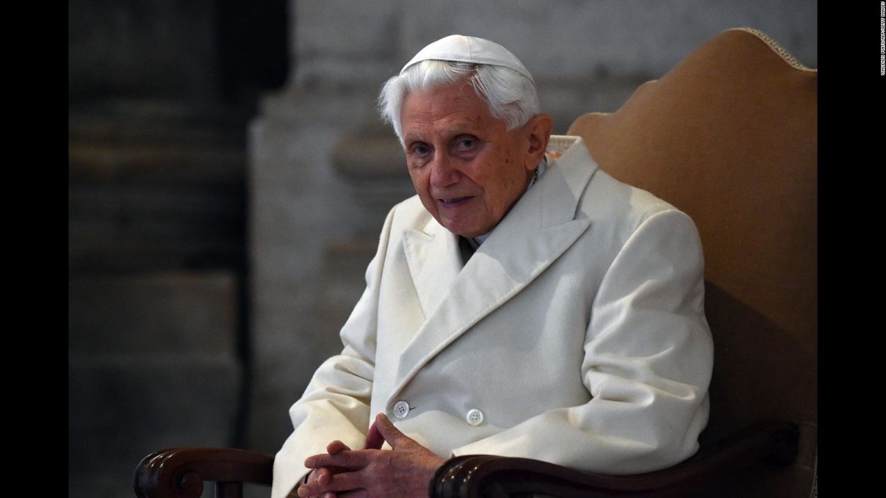 El papa emérito Benedicto XVI en el Vaticano, el 8 de diciembre de 2015.