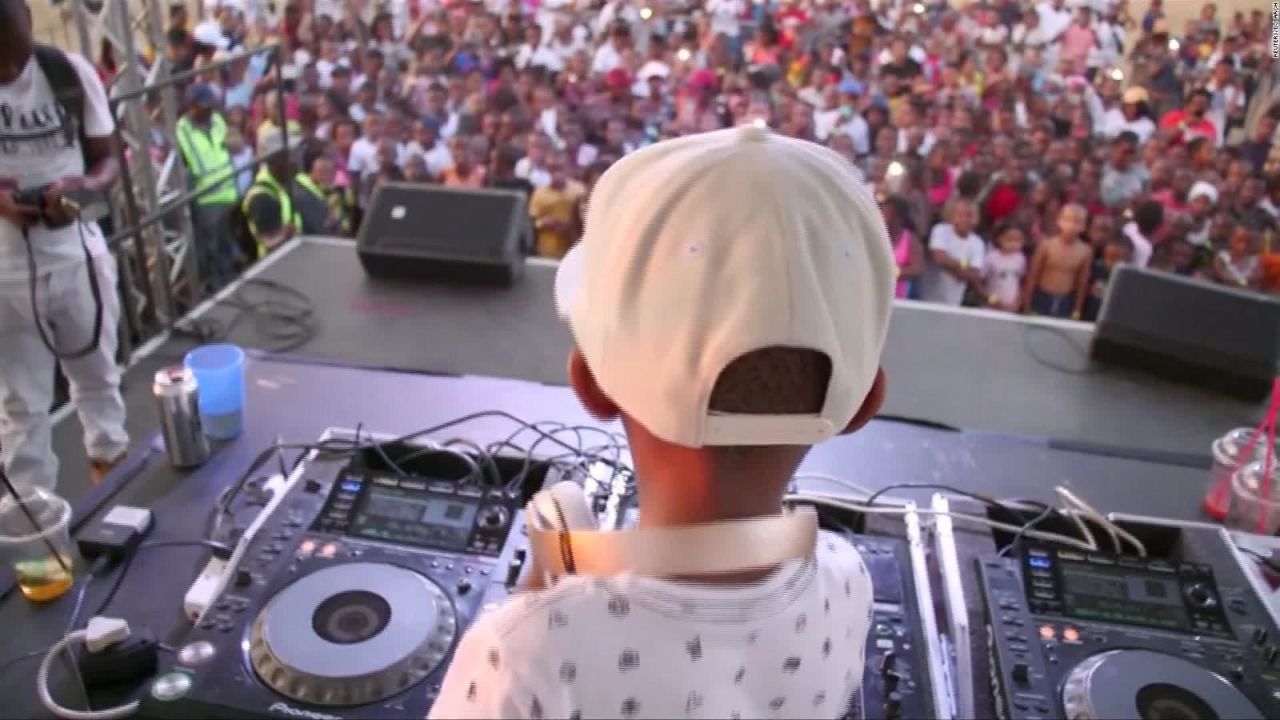 CNNE 636597 - #estonoesnoticia- el pequeno dj arch junior cautiva con su musica