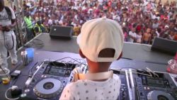 CNNE 636597 - #estonoesnoticia- el pequeno dj arch junior cautiva con su musica