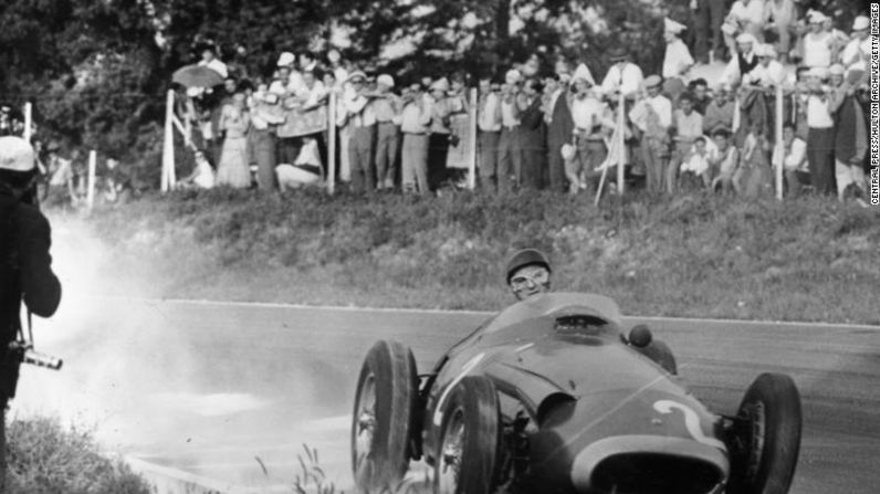 Maserati 250F (1957). Juan Manuel Fangio: A pesar de solo ocho grandes premios y un solo título de piloto, la escasez de resultados no hace ninguna diferencia en la reputación del 250F como uno de los mejores y más elegantes autos de Fórmula 1 jamás construidos.