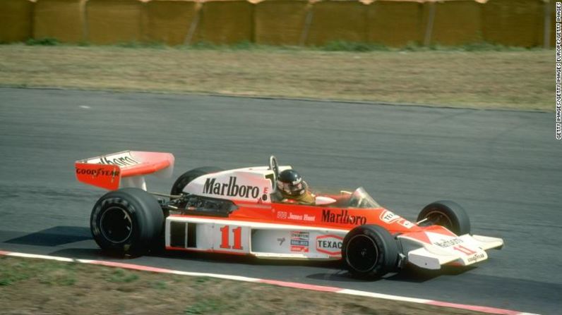 McLaren M23 (1976). James Hunt: antes de que Hunt reemplazara al brasileño y se apoderara del título por un solo punto de Nicki Lauda, dos años después.