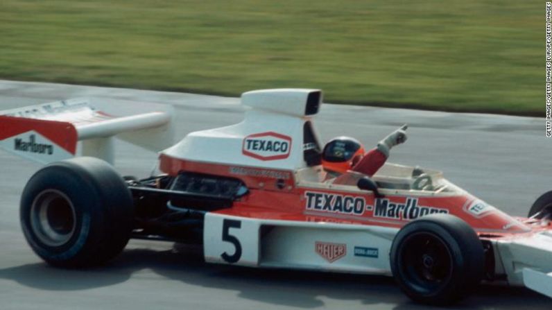 McLaren M23 (1974). Emerson Fittipaldi: la fuerza, la sencillez y la integridad en todo el diseño en forma de cuña del M23 le dieron el título a Emerson Fittipaldi en 1974.