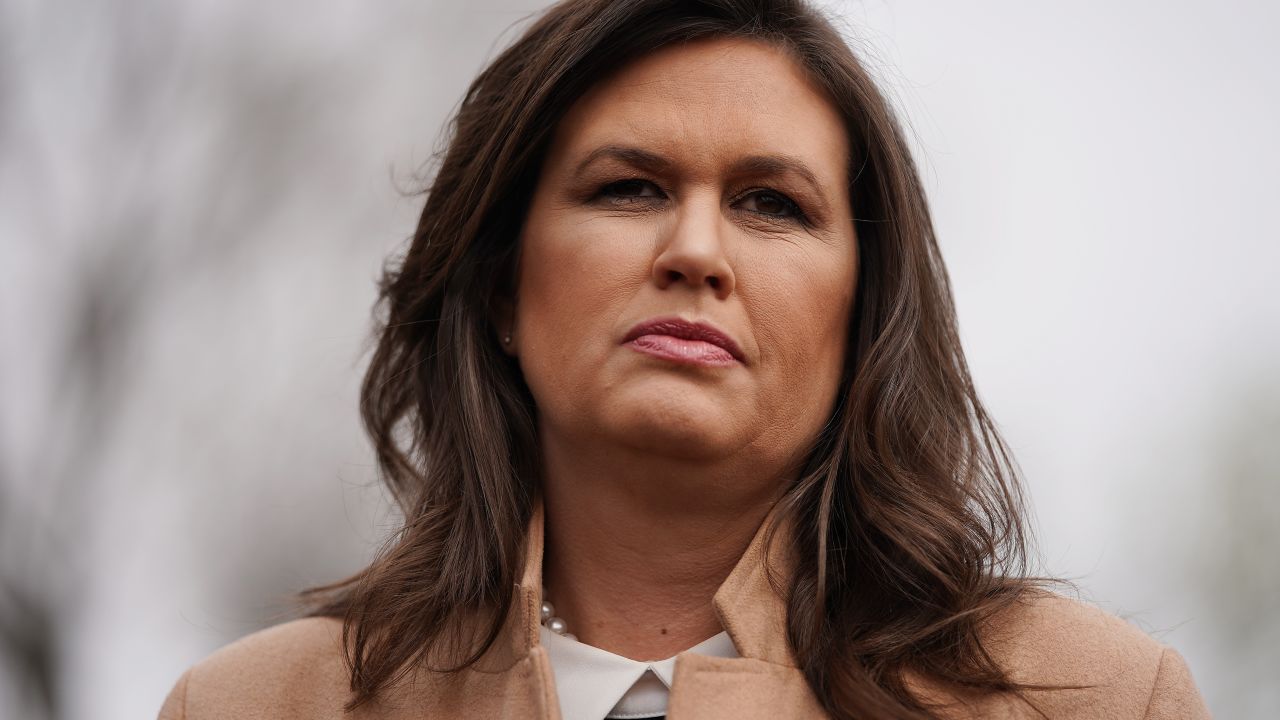 Sarah Sanders, en los exteriores de la Casa Blanca.