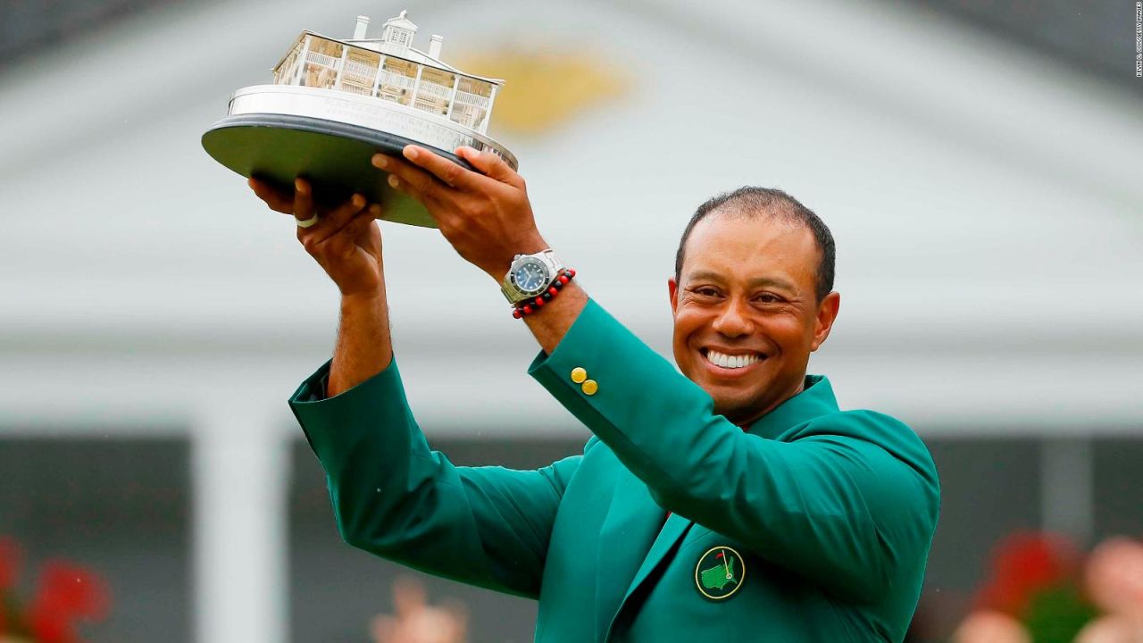 CNNE 637609 - woods gana su quinta chaqueta verde en augusta