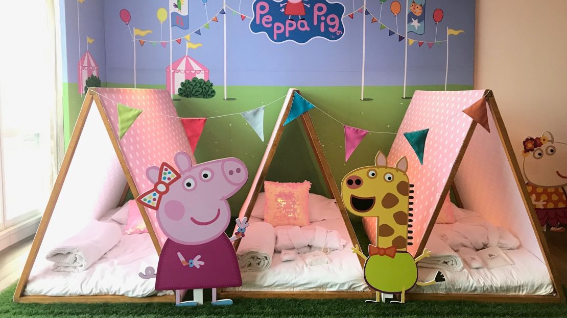 El campamento de Peppa Pig ofrece varias comodidades clásicas del St. Regis Mexico City para las huéspedes