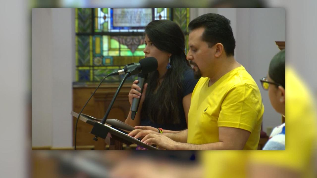 CNNE 637731 - ecuatoriano lleva 500 dias en una iglesia